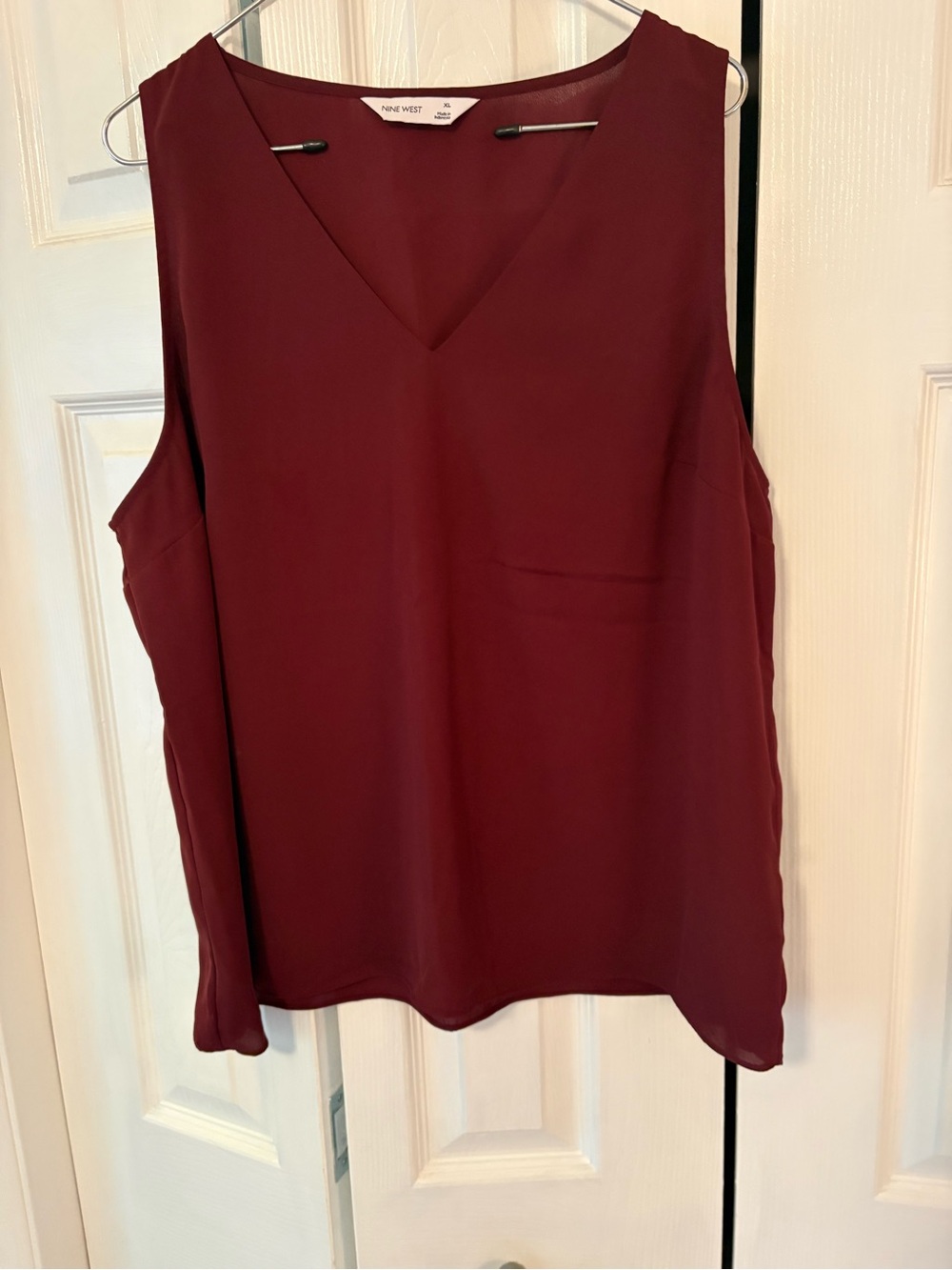 Nine West Burgundy V-Neck Sleeveless Camisole
